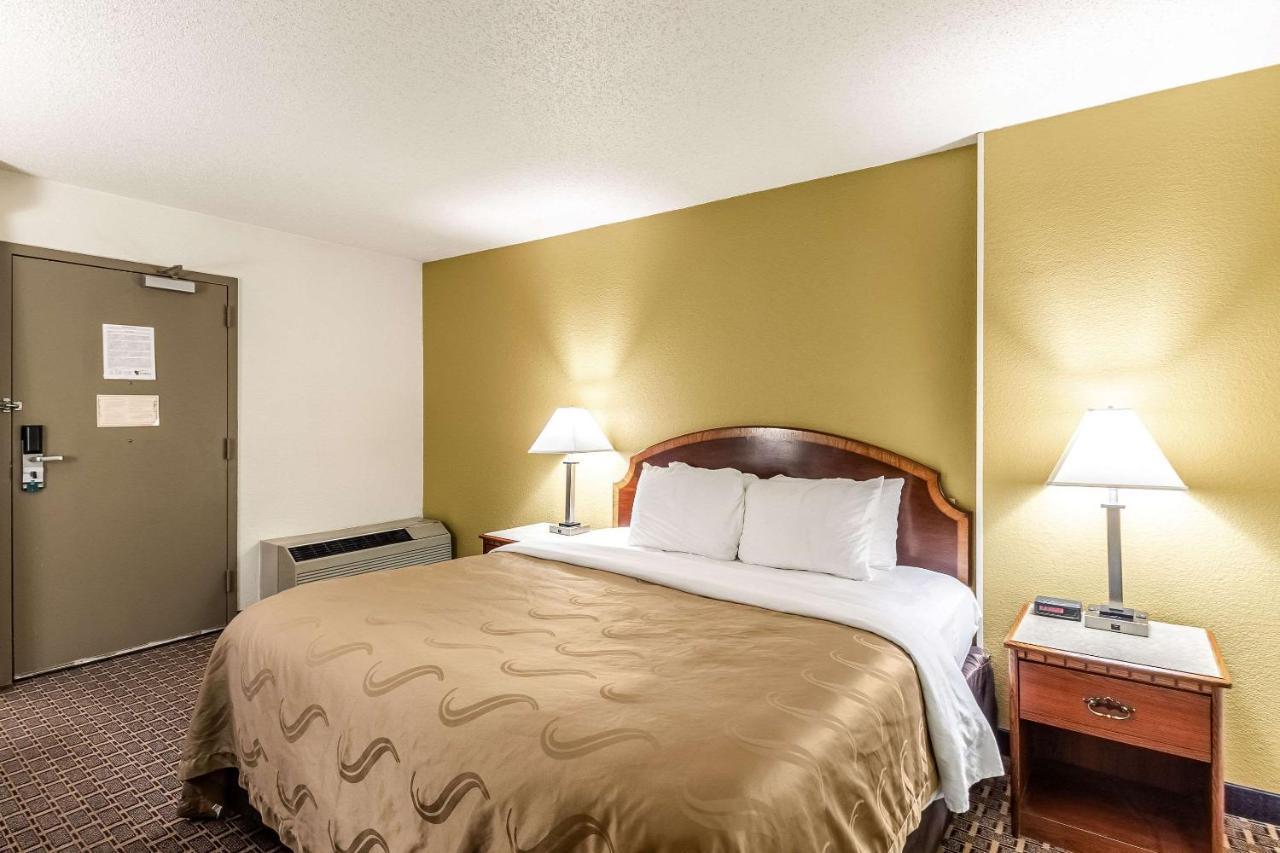 Quality Inn Milwaukee- Brookfield Exteriér fotografie