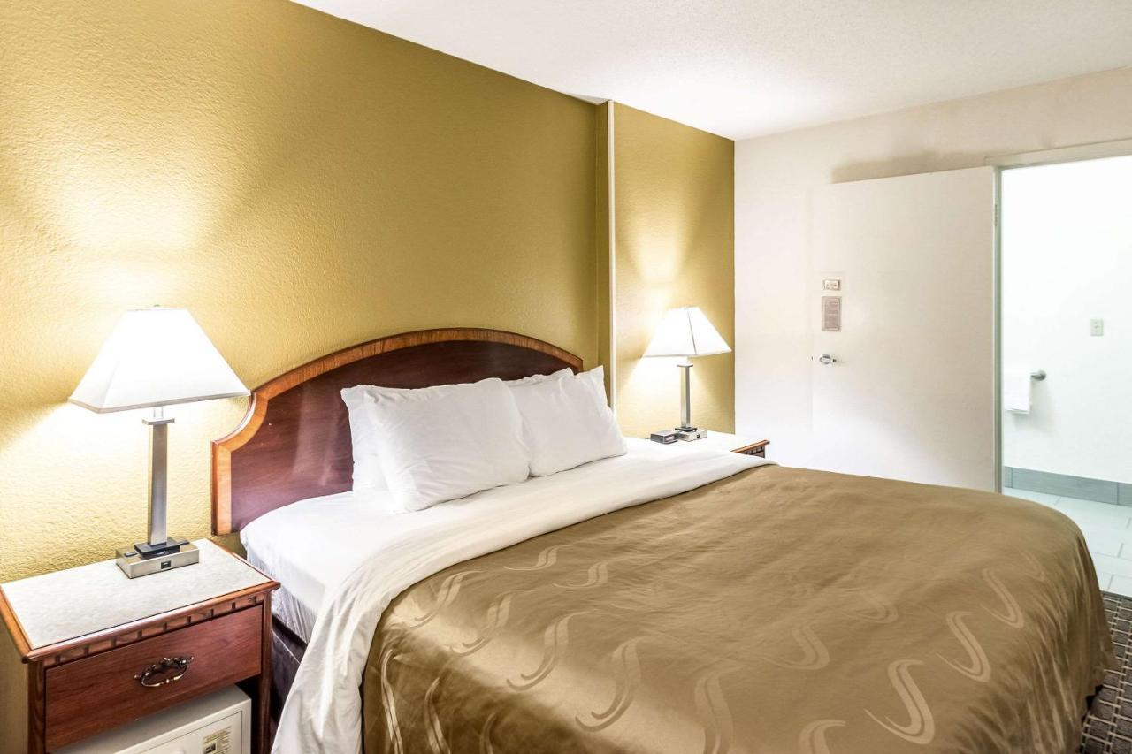 Quality Inn Milwaukee- Brookfield Exteriér fotografie