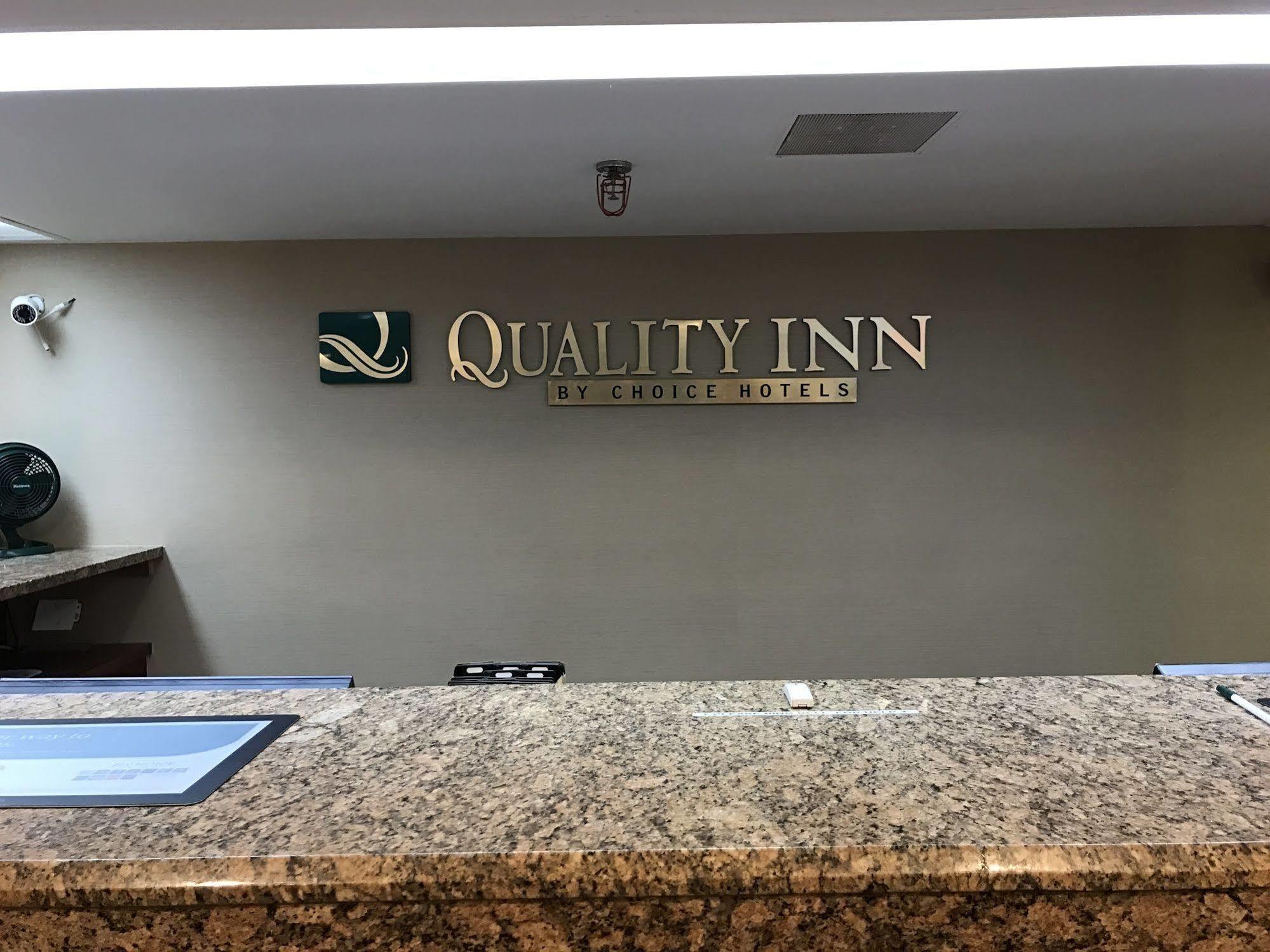 Quality Inn Milwaukee- Brookfield Exteriér fotografie