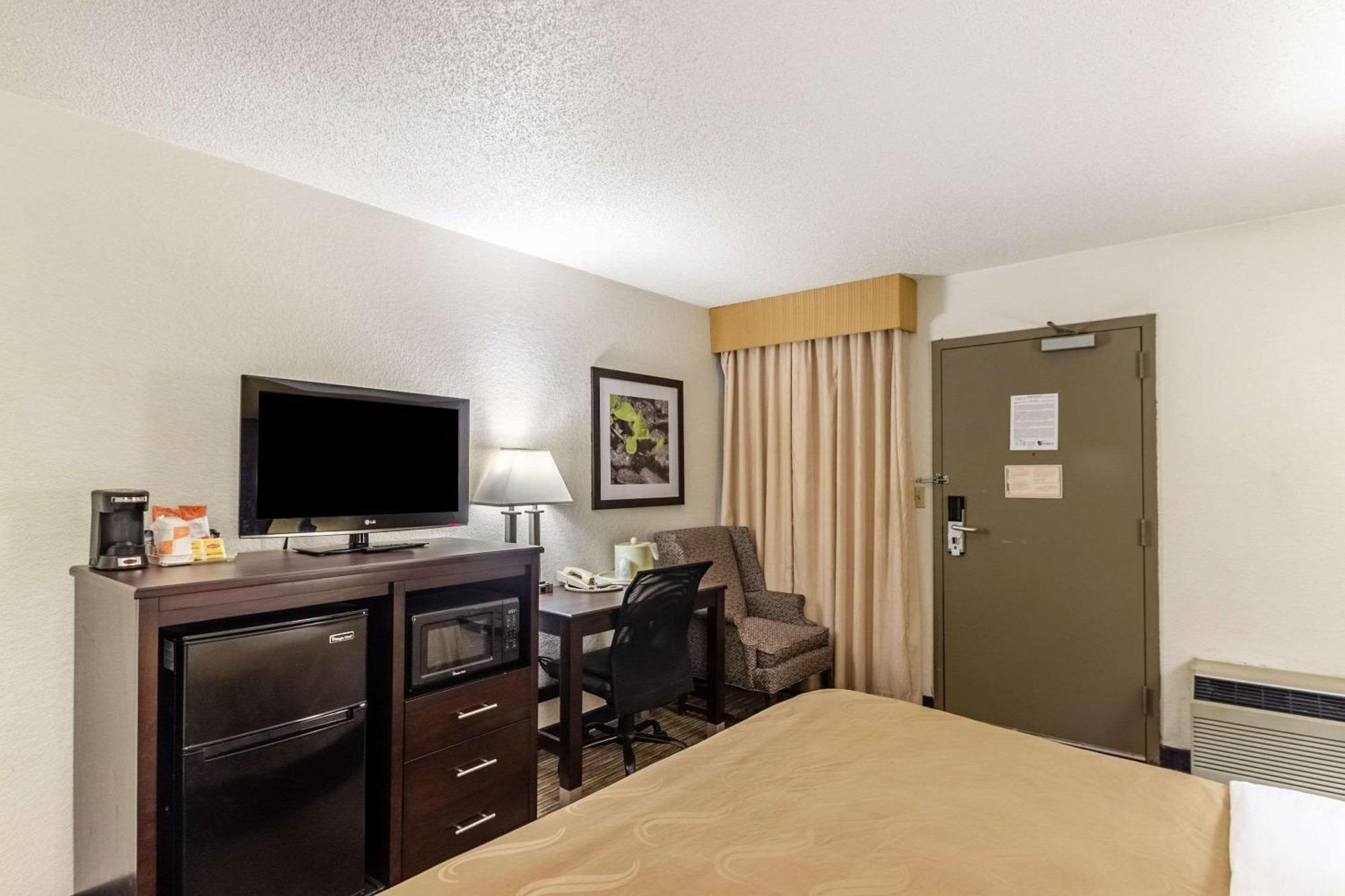Quality Inn Milwaukee- Brookfield Exteriér fotografie