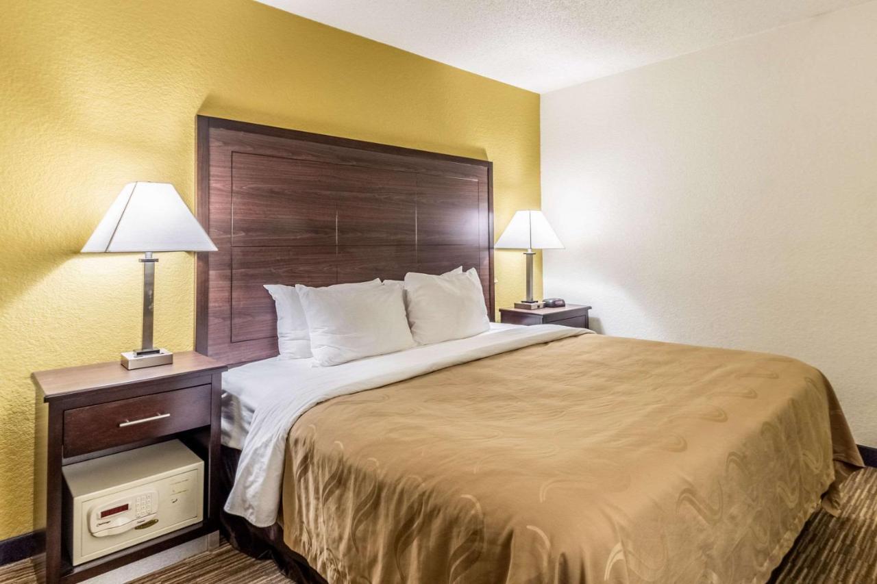 Quality Inn Milwaukee- Brookfield Exteriér fotografie