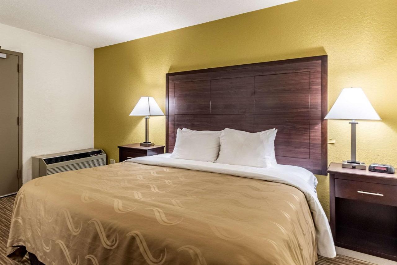 Quality Inn Milwaukee- Brookfield Exteriér fotografie