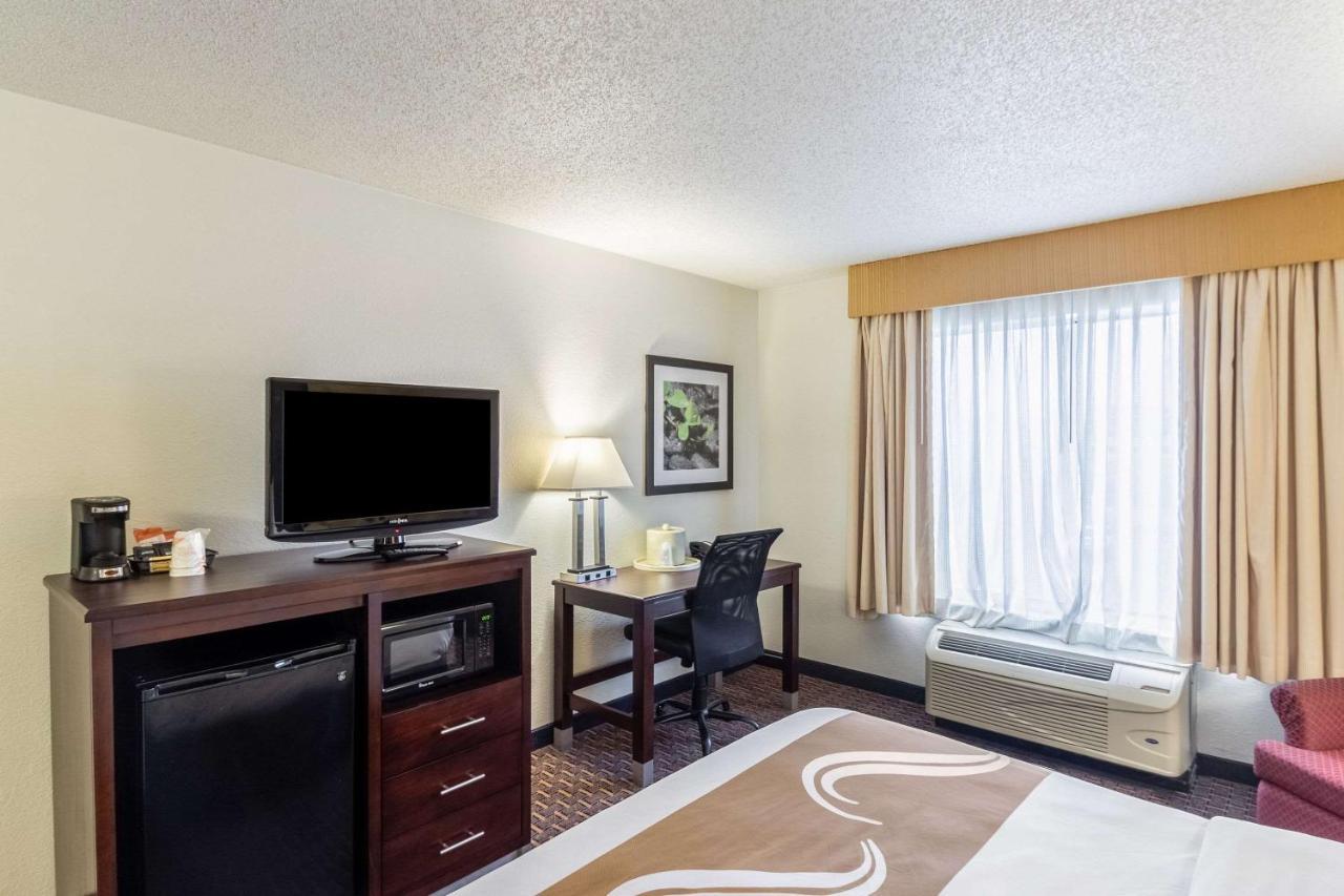Quality Inn Milwaukee- Brookfield Exteriér fotografie